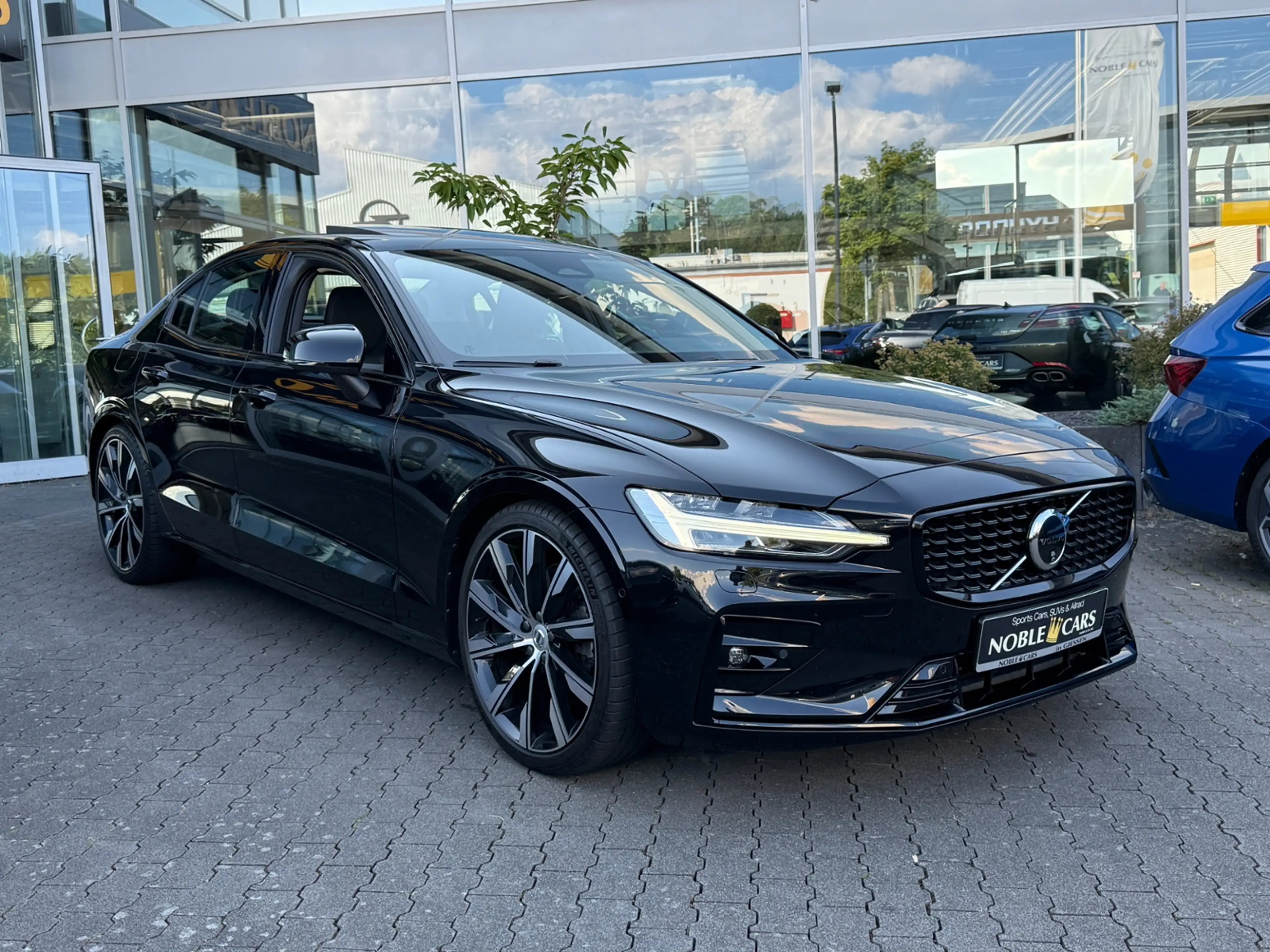 Volvo S60 Lim. Plus Dark PANO H/K LED 20" — photo 2