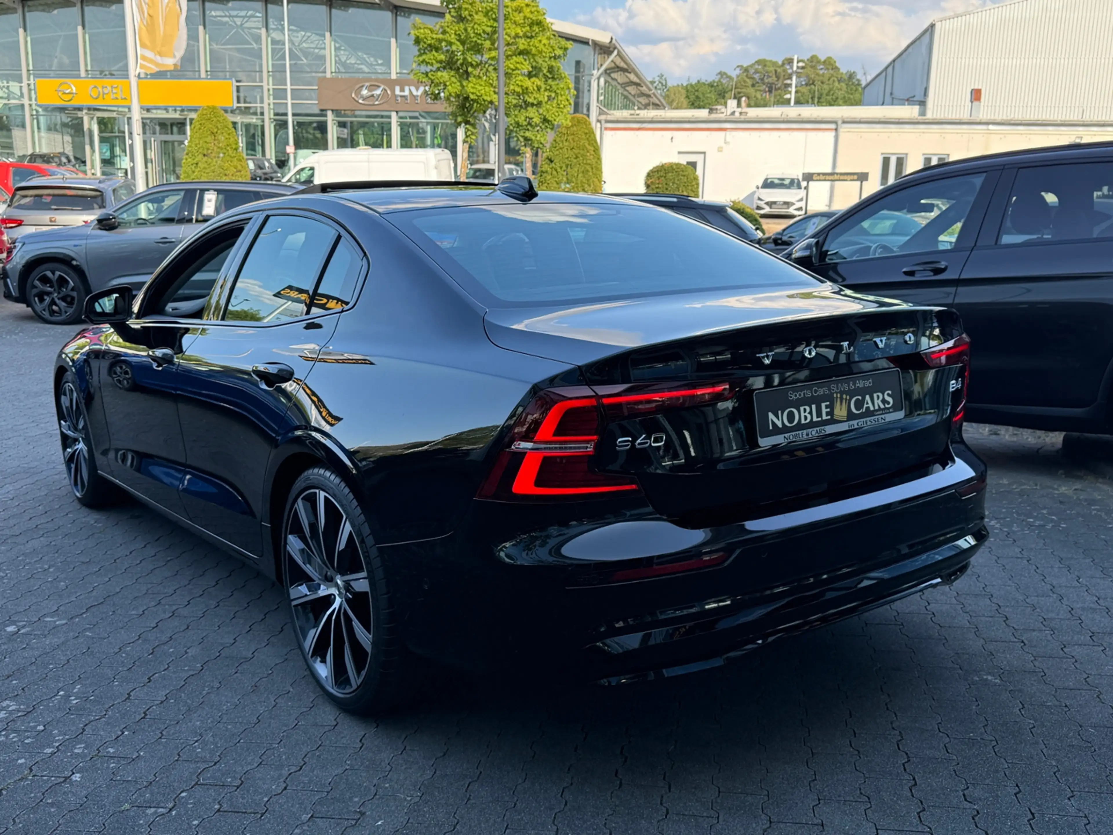 Volvo S60 Lim. Plus Dark PANO H/K LED 20" — photo 6