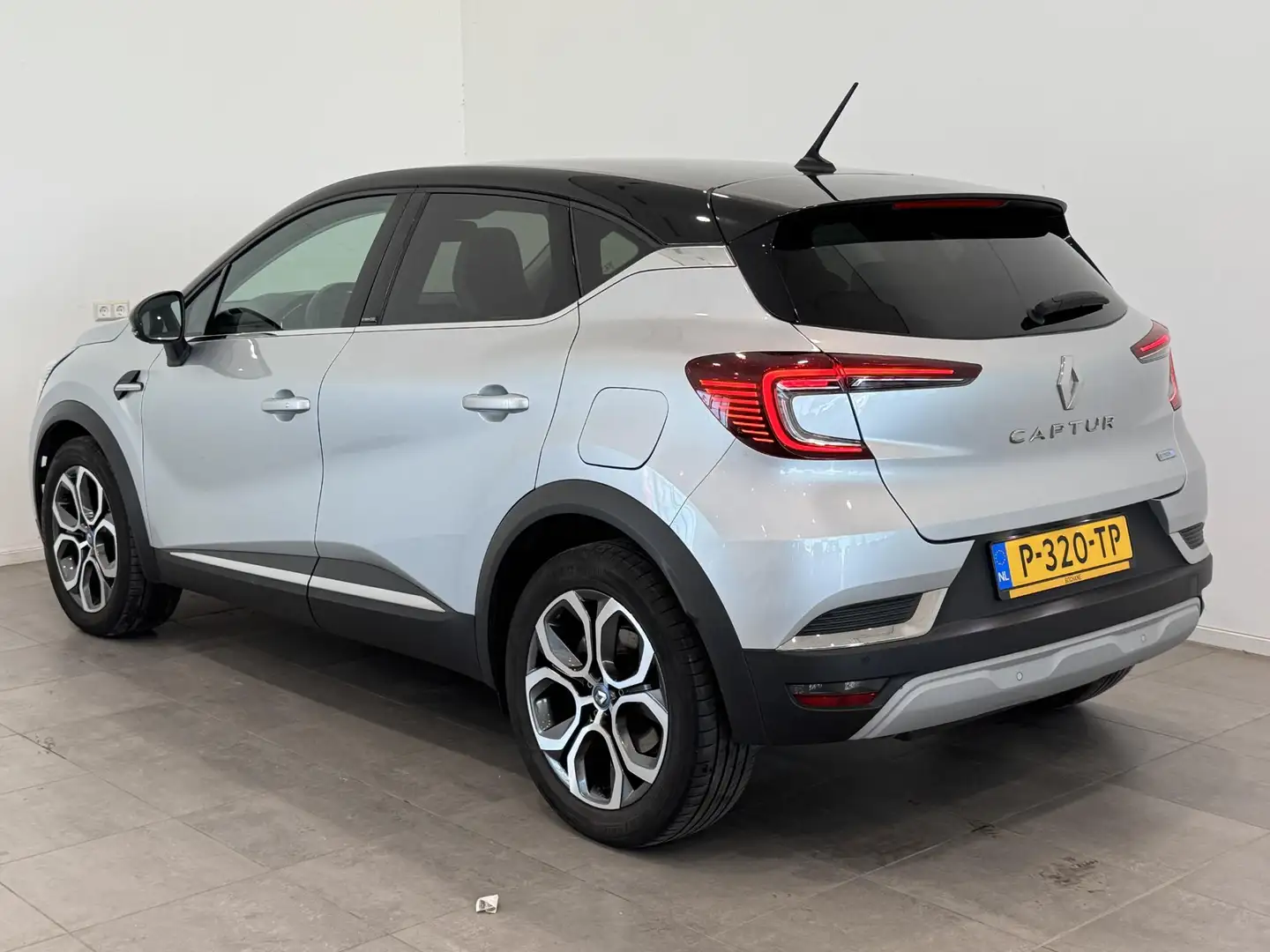 Renault Captur 1.6 E-Tech Plug-in Hybrid 160 Business | Navigatie Grijs - 2