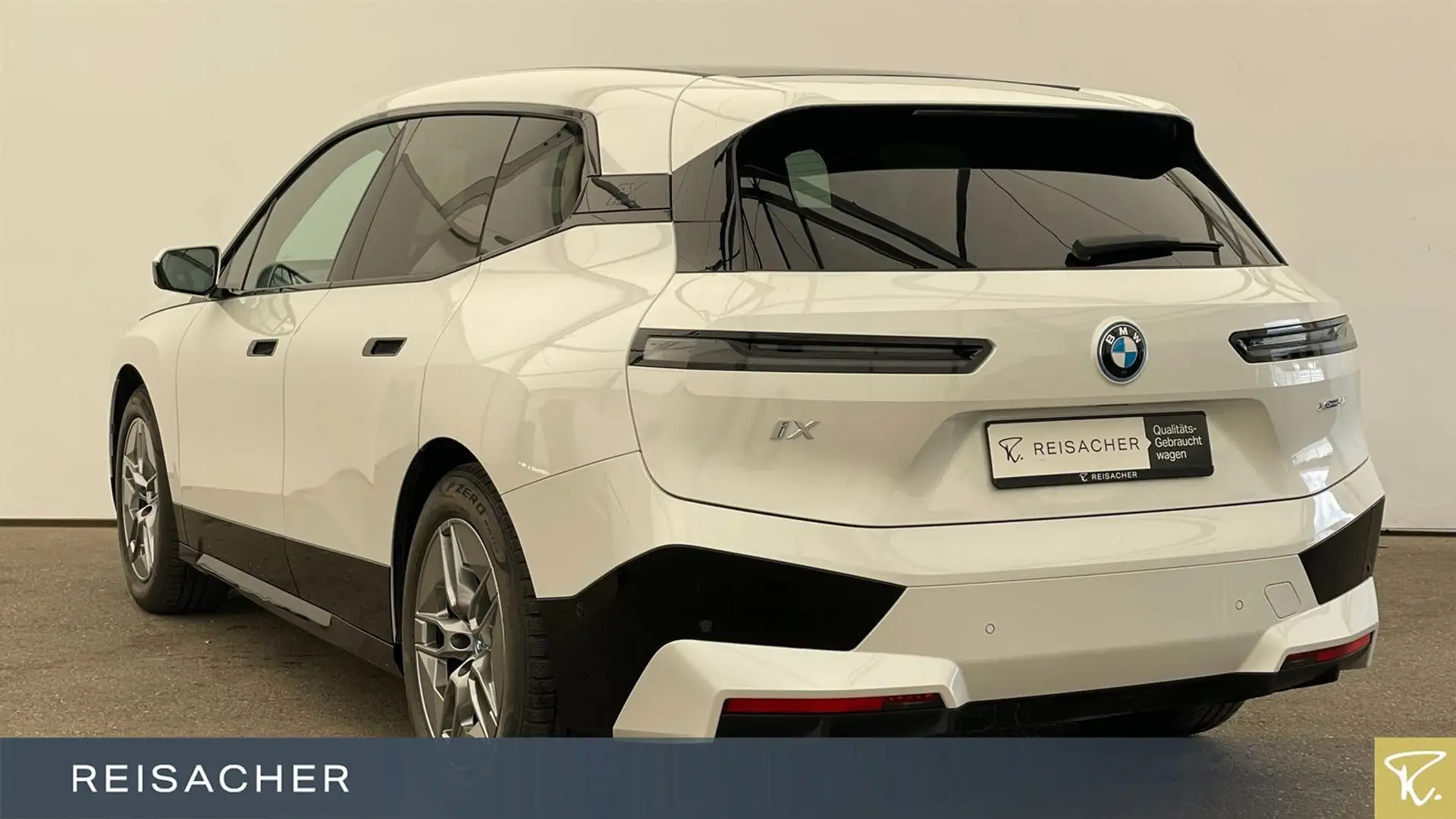BMW iX xDr. 50 Sportpaket SkyLou AHK DAProf Leder HK Weiß - 2