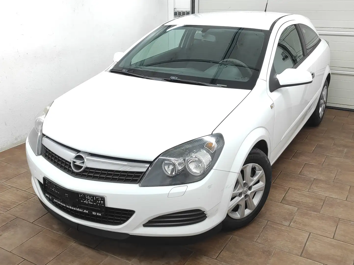 Opel Astra H GTC 1.4 KLIMA EURO-4 ESP Selection "110 Jahre" Biały - 2