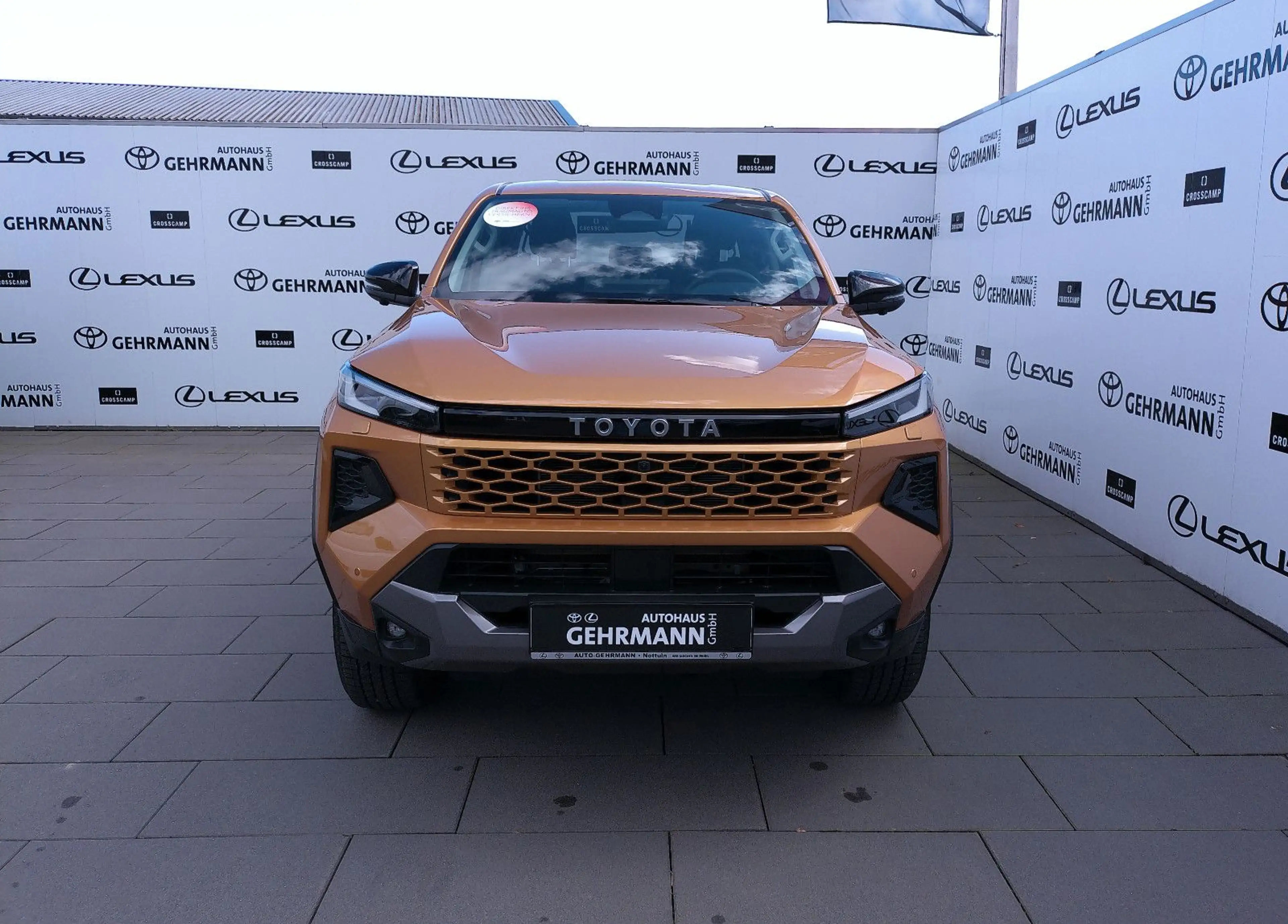 Toyota Hilux Double Cab Invincible — photo 2