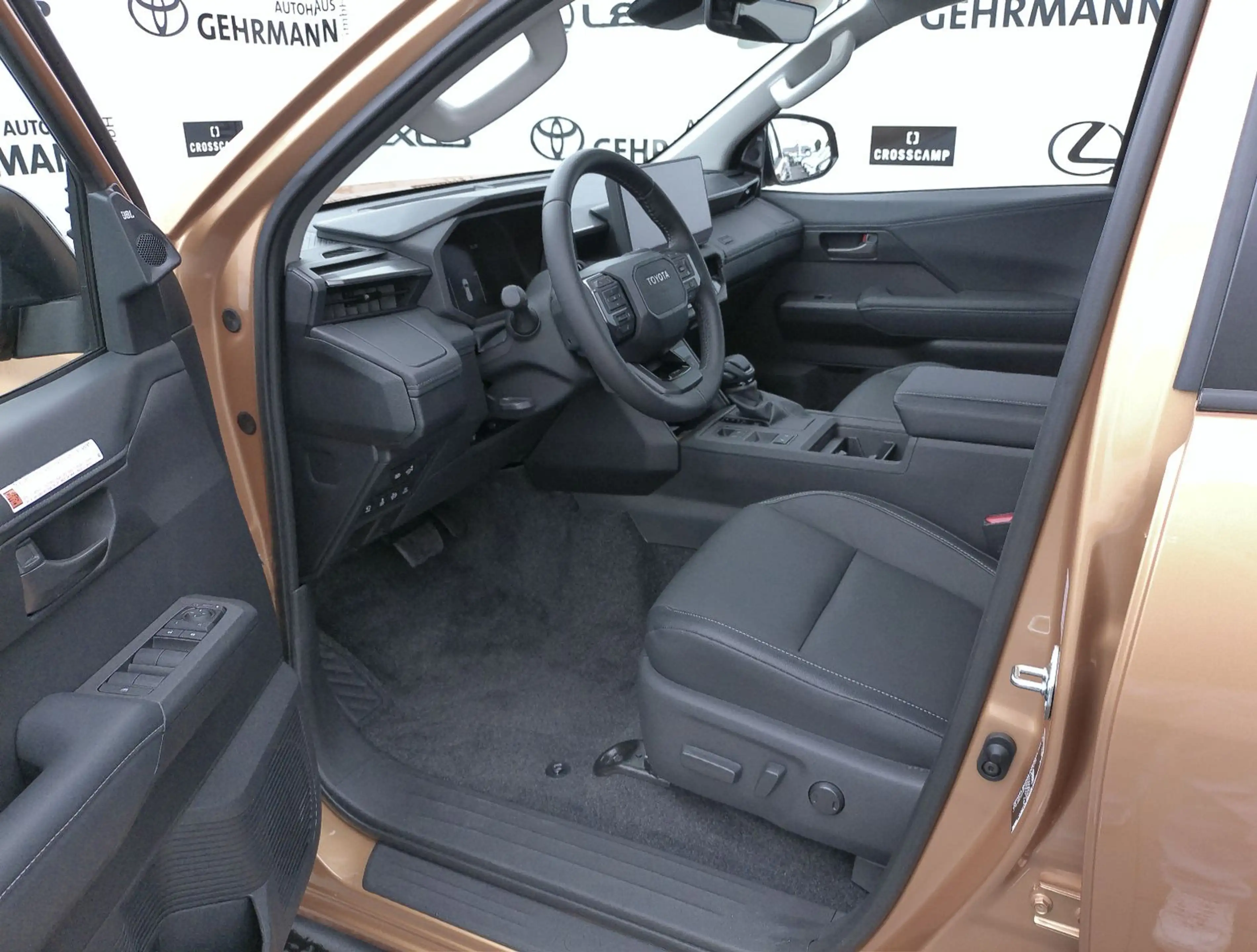 Toyota Hilux Double Cab Invincible — photo 9