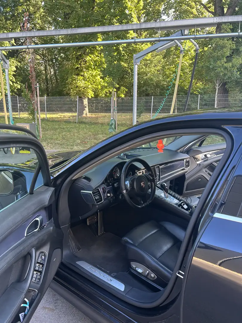 Porsche Panamera - 1