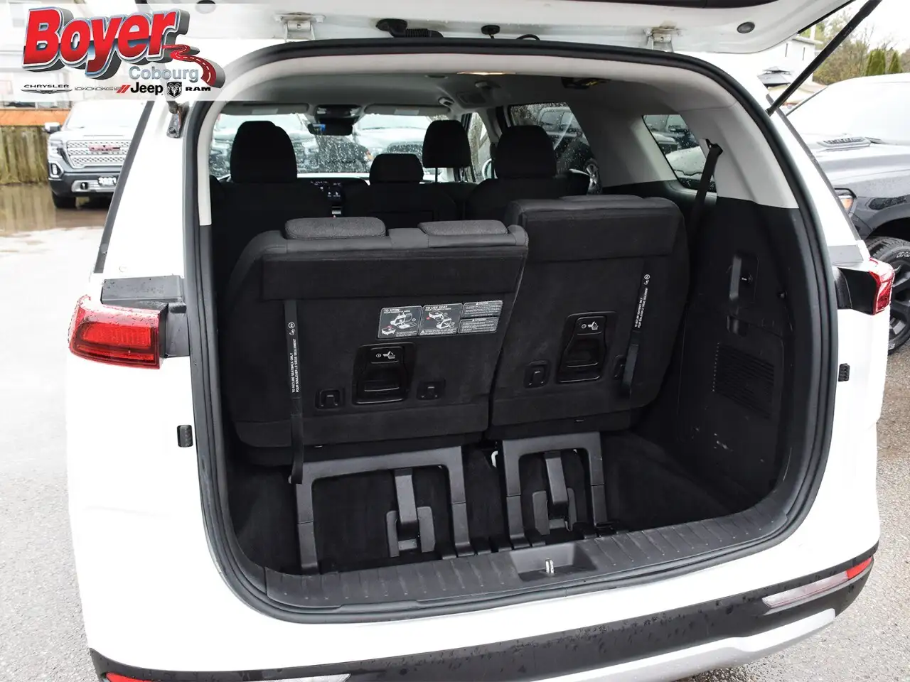 Kia Carnival снимка Kia Carnival