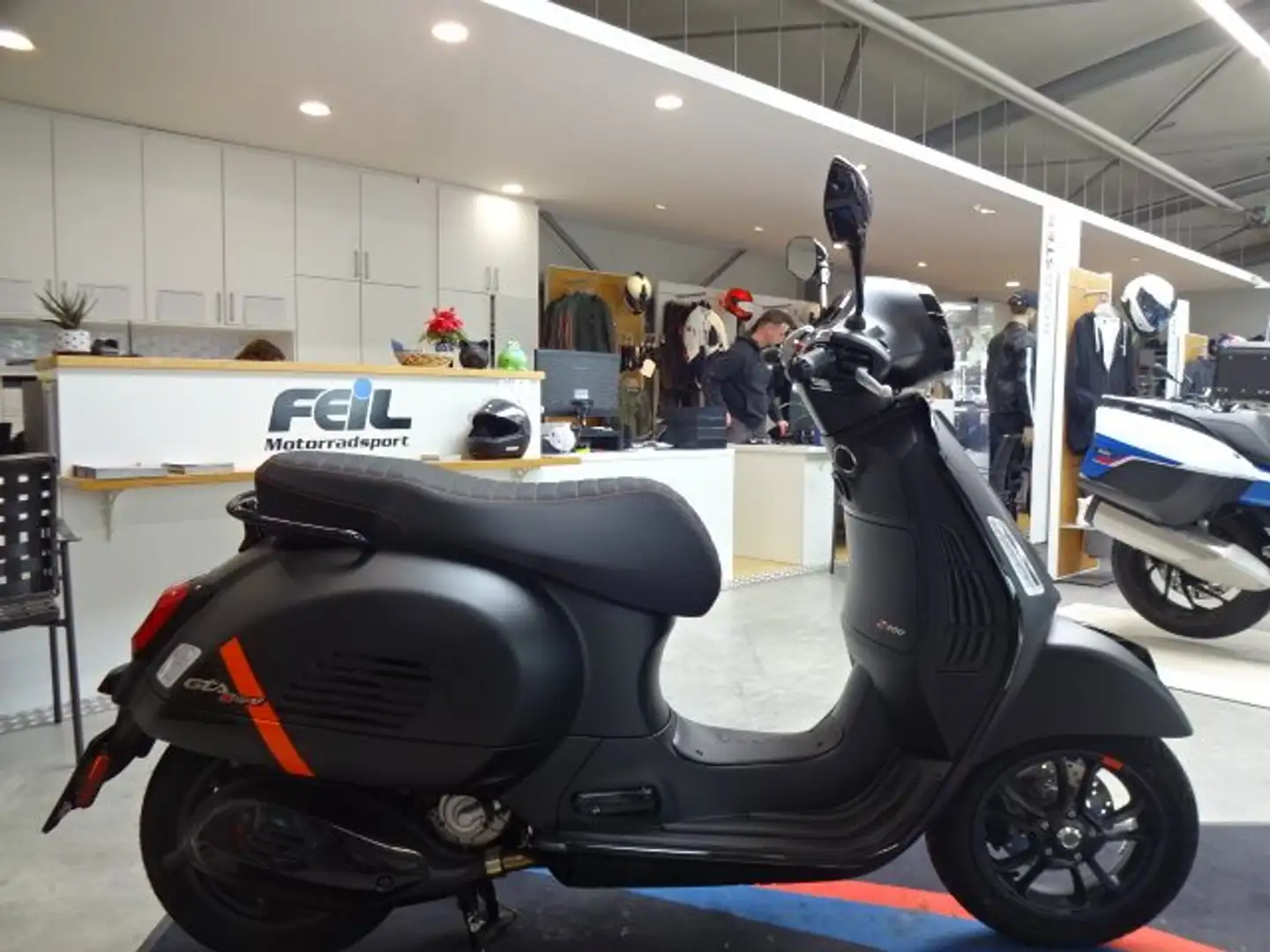 Vespa GTS Super Sport 300 E5 schwarz - Neufahrzeug Czarny - 1