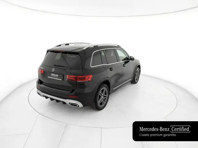 Mercedes-Benz GLB view 3