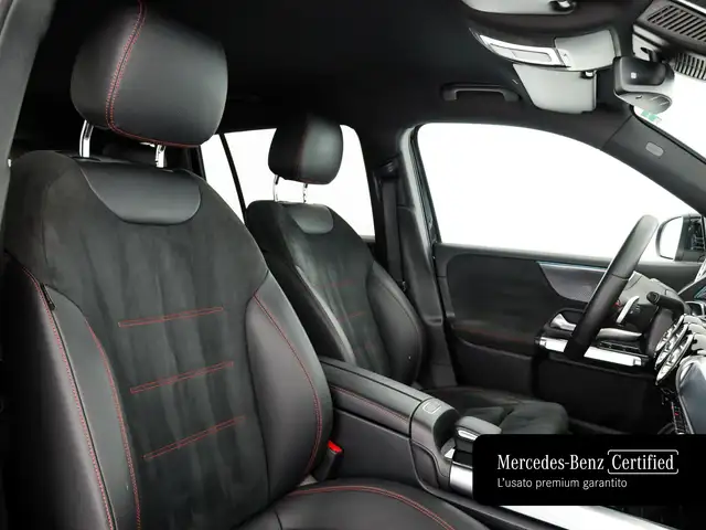 Mercedes-Benz GLB view 10