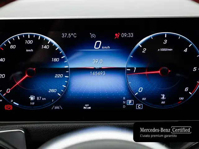 Mercedes-Benz GLB view 12