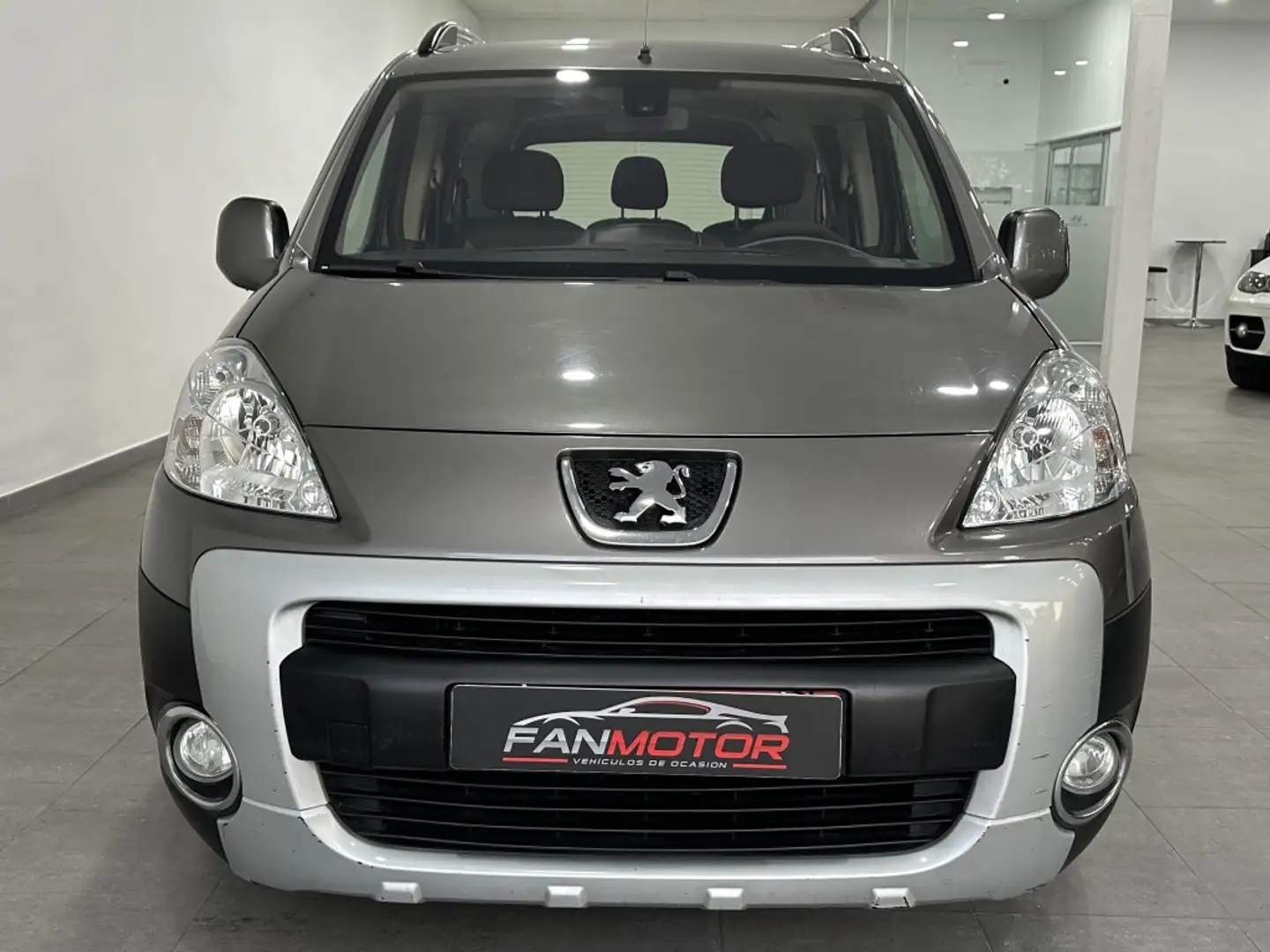 Peugeot Partner 1.6HDI 90 Rancho Plus Grau - 1