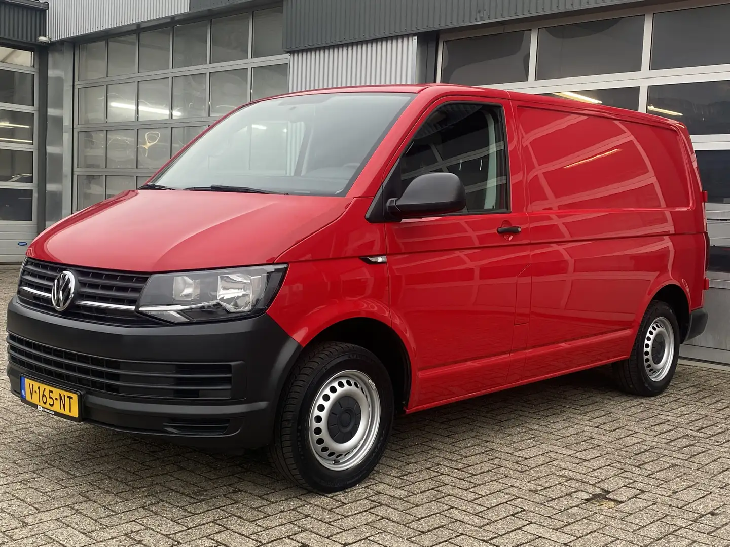 Volkswagen T6 Transporter 2.0 TDI L1H1 150pk Airco Cruise controle Trekhaak Rood - 2