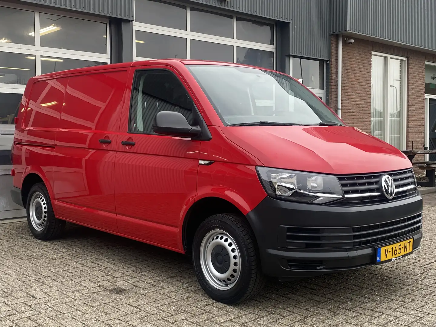 Volkswagen T6 Transporter 2.0 TDI L1H1 150pk Airco Cruise controle Trekhaak Rood - 1