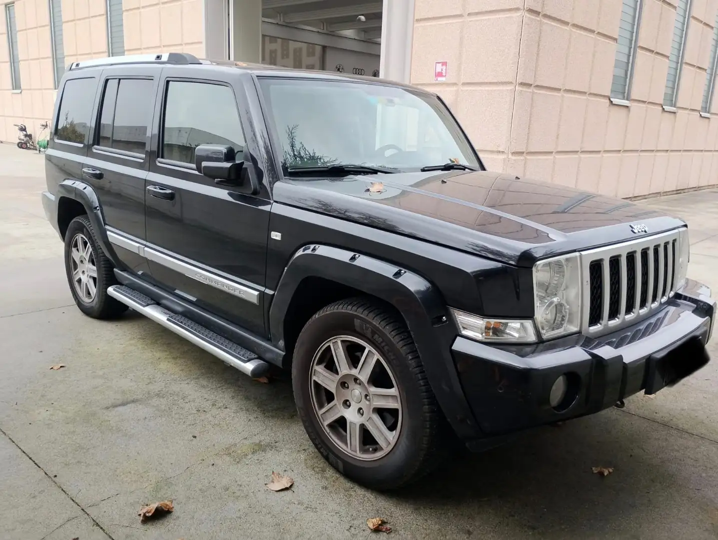 Jeep Commander 3.0 CRD DPF Overland Zwart - 1