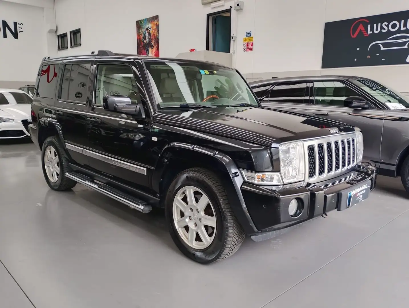 Jeep Commander 3.0 CRD DPF Overland Schwarz - 1
