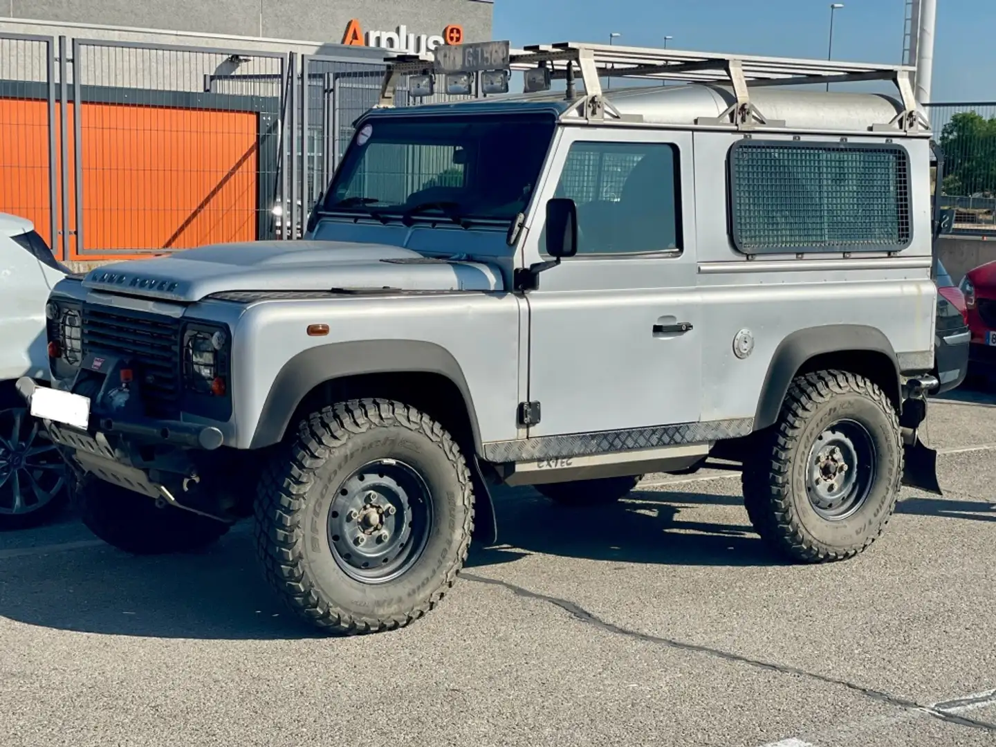 Land Rover Defender 90 SW E Plateado - 1