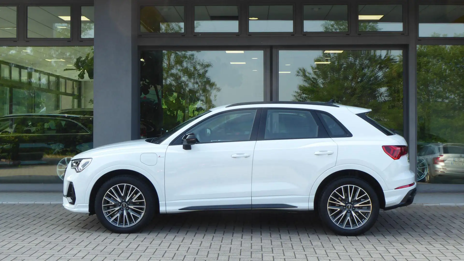 Audi Q3 45 TFSI e-tron S-Tronic S-Line edition Bianco - 2