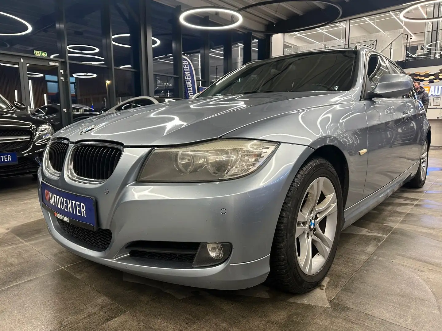 BMW 318 d Touring *Klima*SHZ*TÜV*Navi*PDC*AHK* Blau - 2