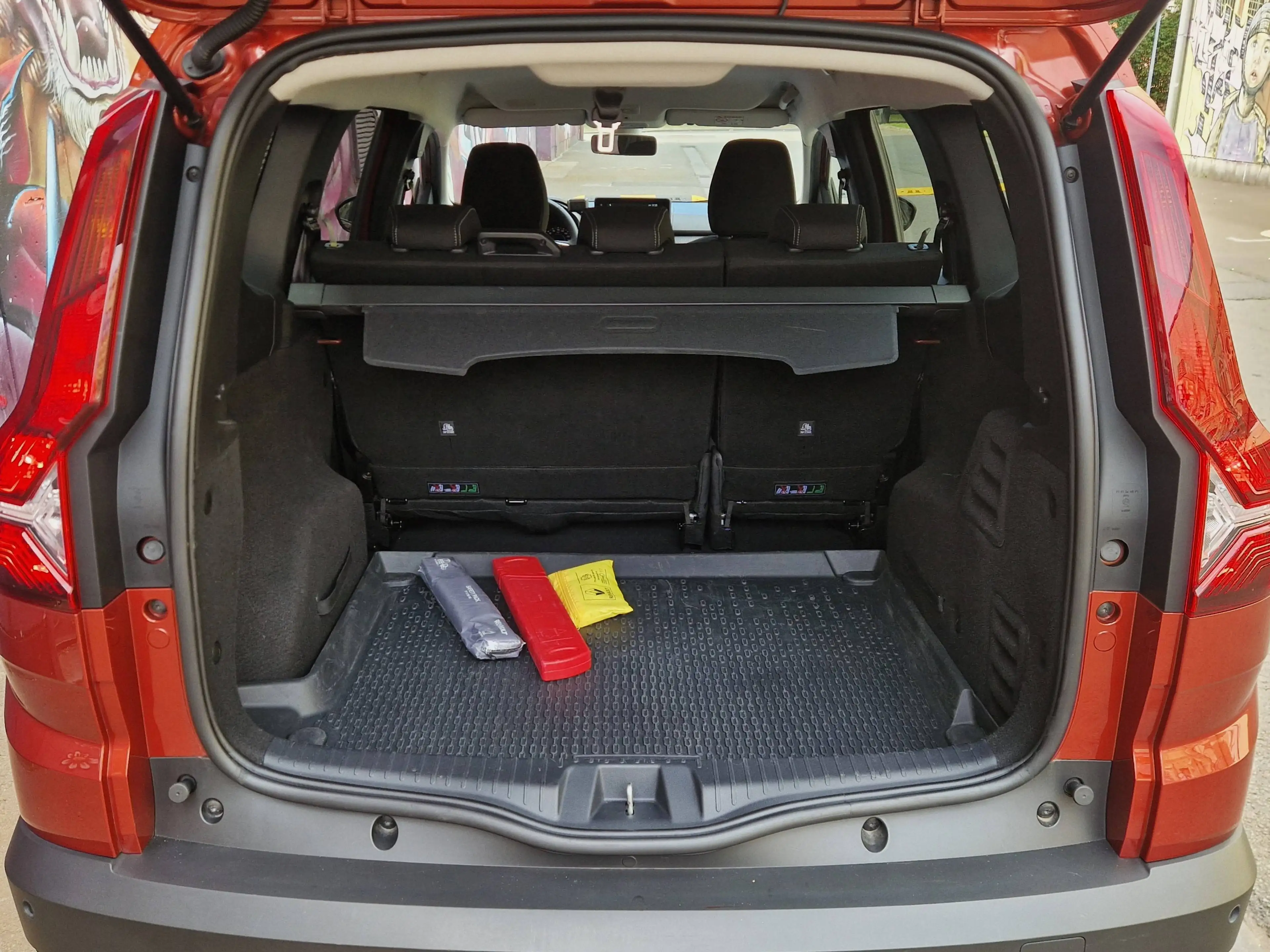 Dacia Jogger Jogger 1.0 TCe in nieuwstaat — photo 8