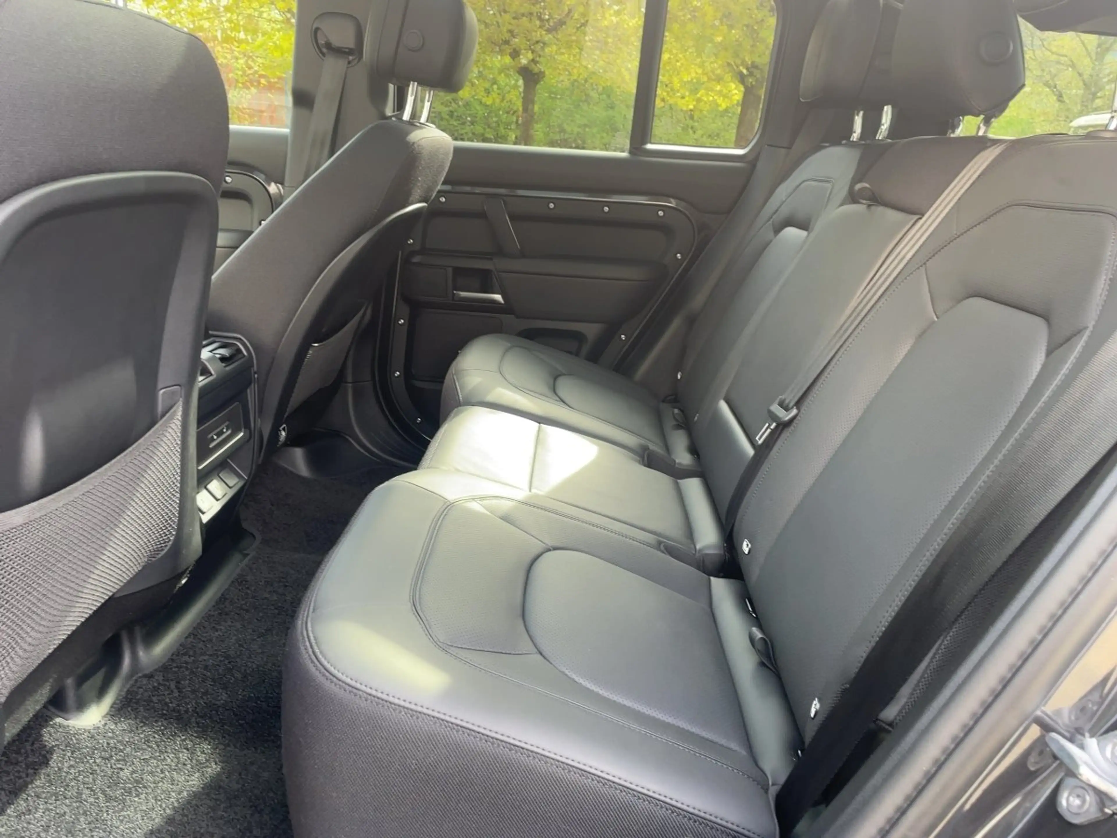 Land Rover Defender 110 D350 X 360-CAM ACC 22 Z AHK Luft — photo 10