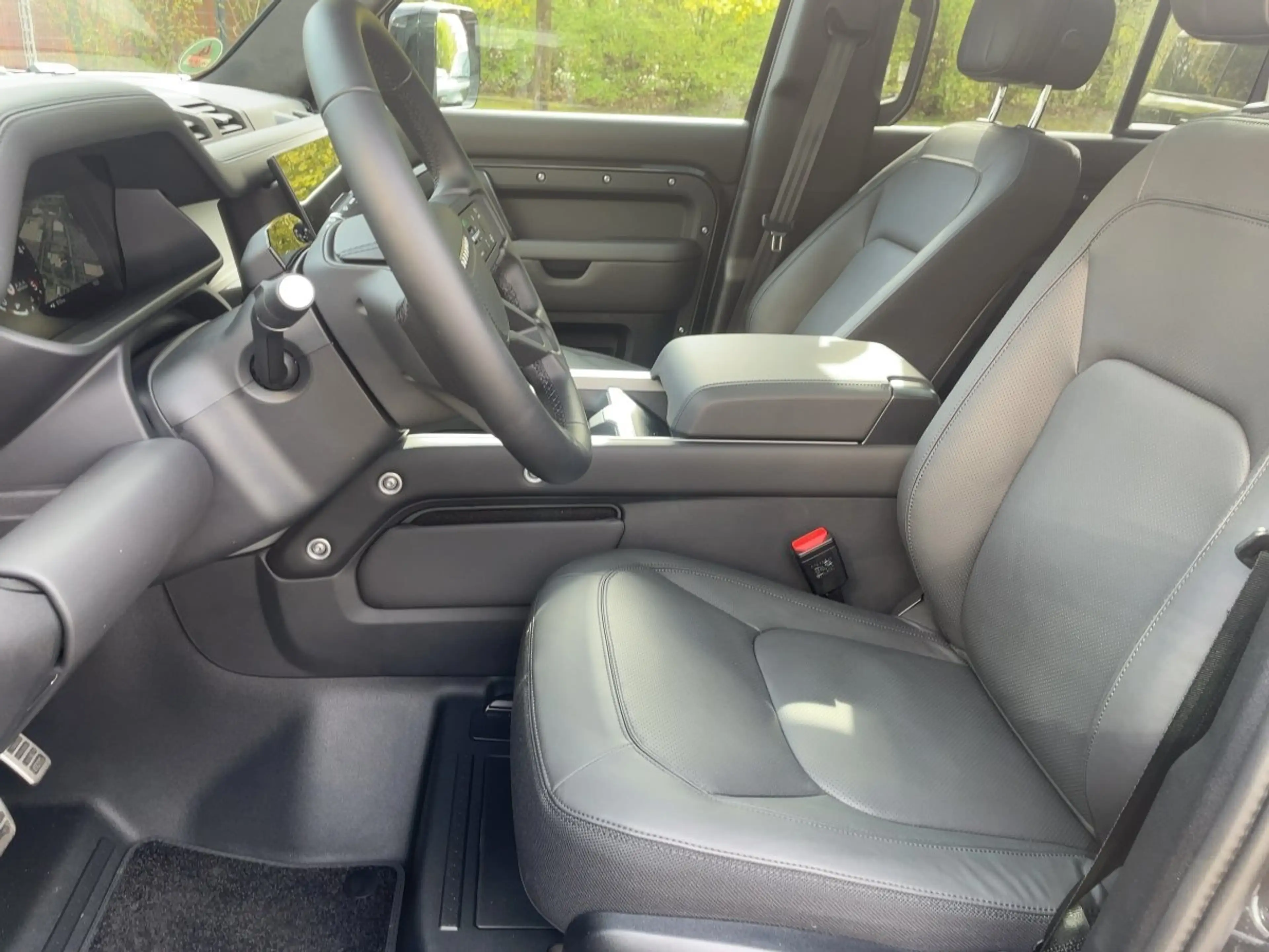 Land Rover Defender 110 D350 X 360-CAM ACC 22 Z AHK Luft — photo 9