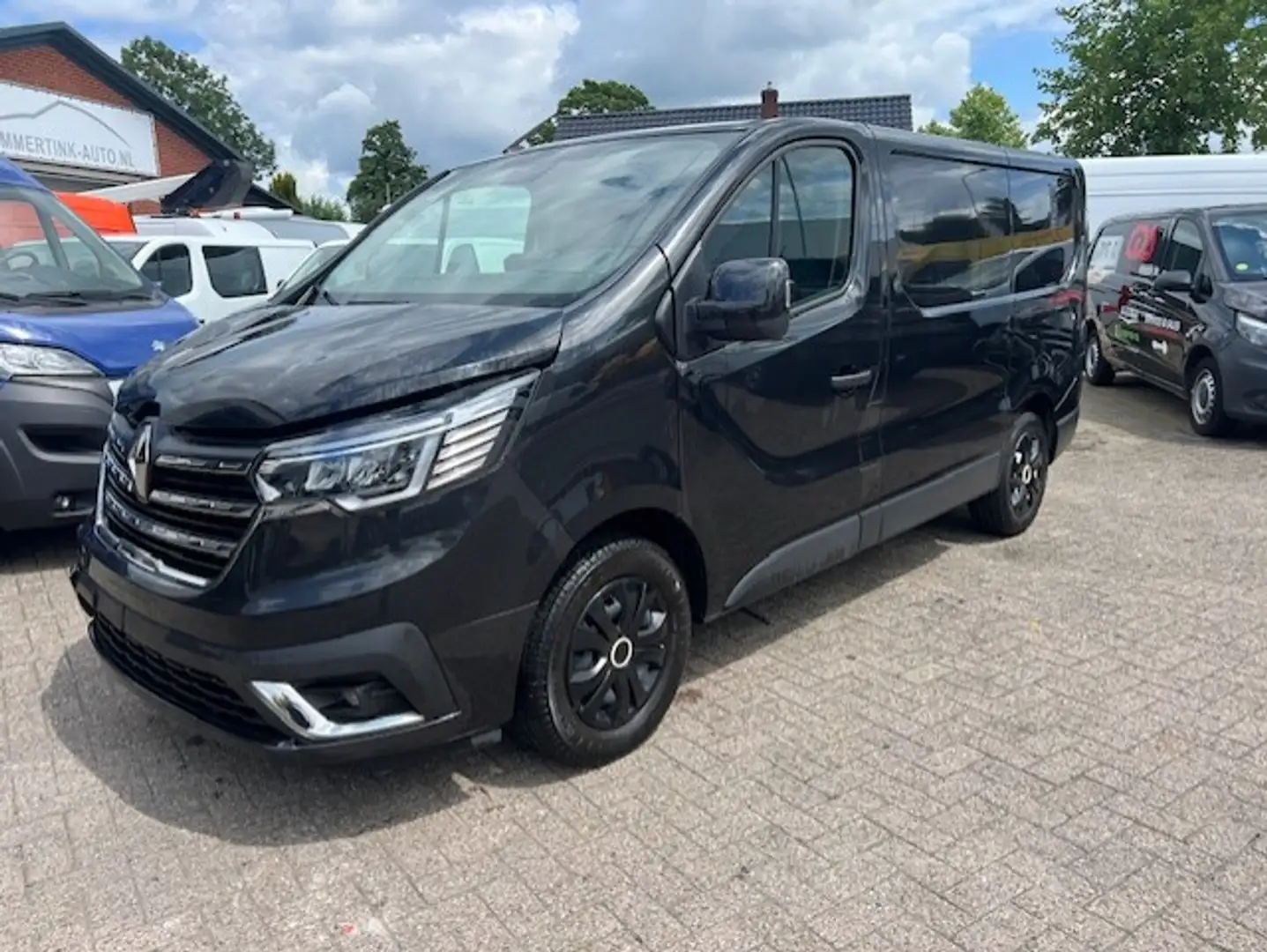 Renault Trafic 2.0 dCi 130 L1H1 AIRCO KLIMA NAVI EURO6 Zwart - 1