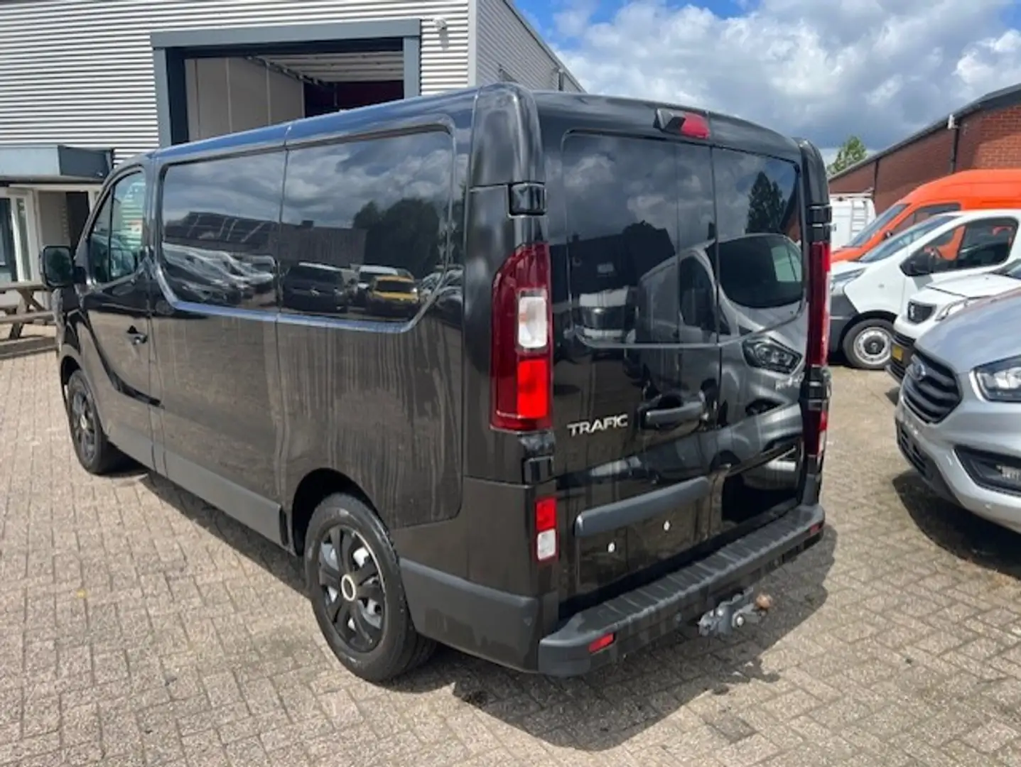 Renault Trafic 2.0 dCi 130 L1H1 AIRCO KLIMA NAVI EURO6 Zwart - 2