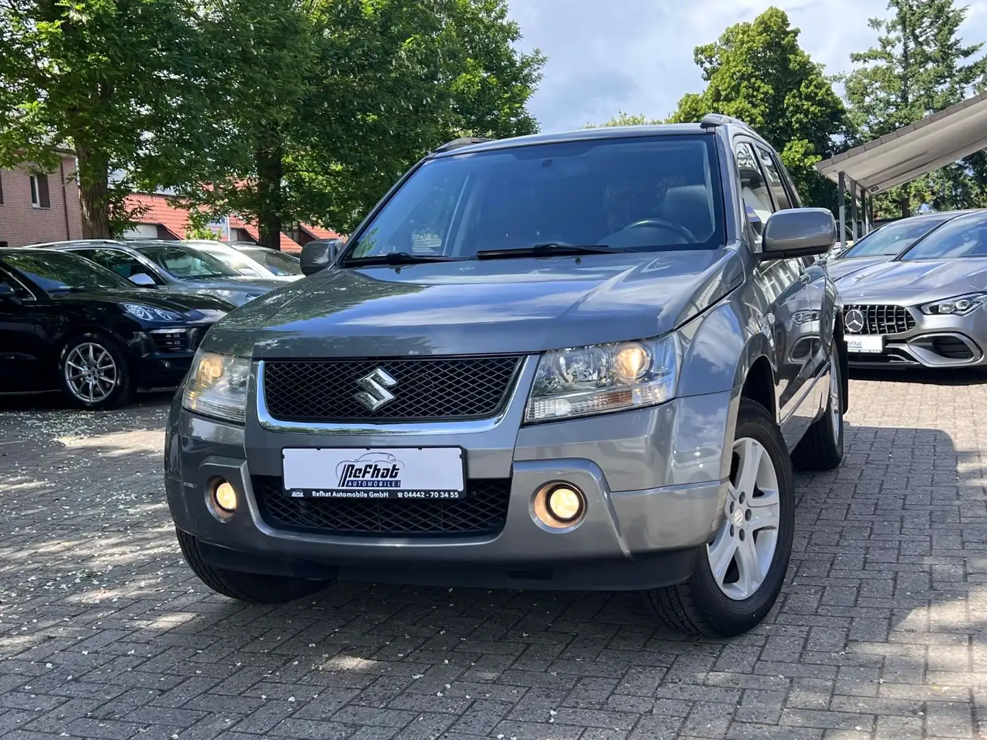 Suzuki Grand Vitara 2.0 Comfort+ Family Gris - 1