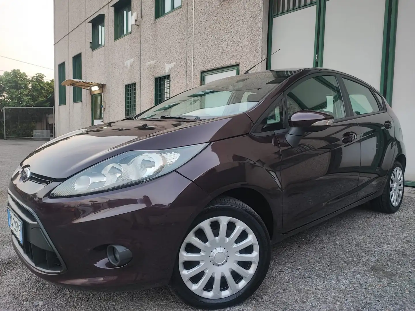 Ford Fiesta 1.2 BENZINA NEOPATENTATI 2011 5 PORTE MOLTO BELLA Brown - 1