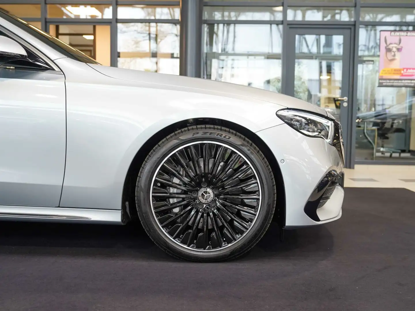 Mercedes-Benz E 450 E 450 d T 4M AMG Line tonkabraun Pano Superscree Argintiu - 2