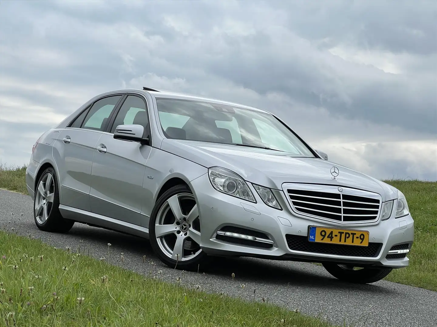 Mercedes-Benz E 200 E200 CGI Avantgarde / Schuif-kantel dak / Org NL / Grijs - 2