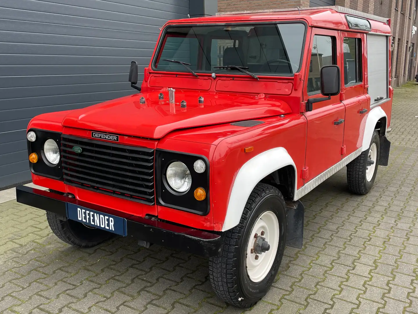 Land Rover Defender 3.5 V8 Defender only 15.000 kilometer Červená - 1