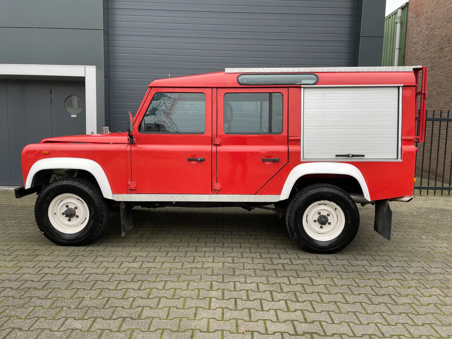 Land Rover Defender 3.5 V8 Defender only 15.000 kilometer Červená - 2