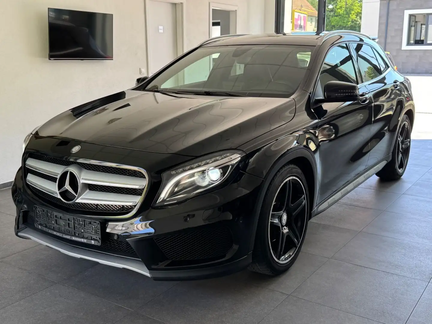 Mercedes-Benz GLA 200 d-AMG Line-Carbon-Panorama-BiXenon-Navi- Noir - 1