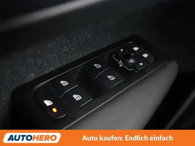 Volvo XC40 view 28