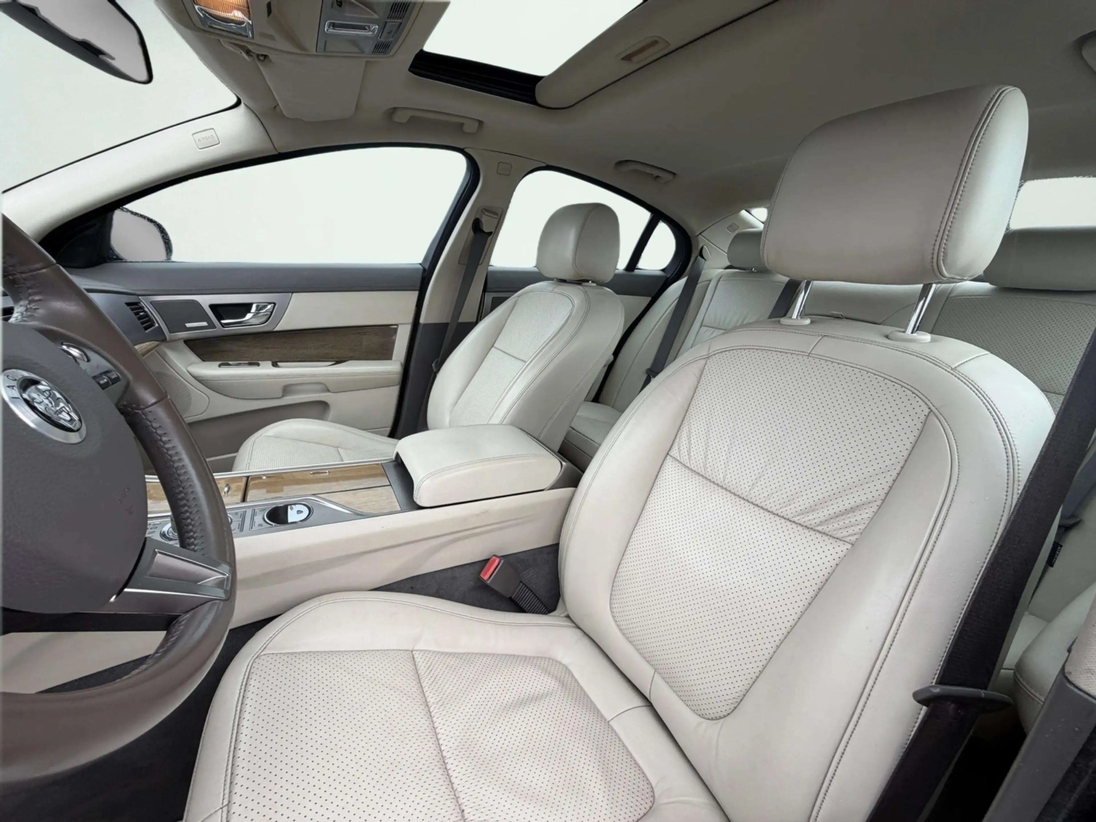 Jaguar XF 4.2 V8 SV8 Supercharged | Bowers & Wilkins | Panor — photo 10