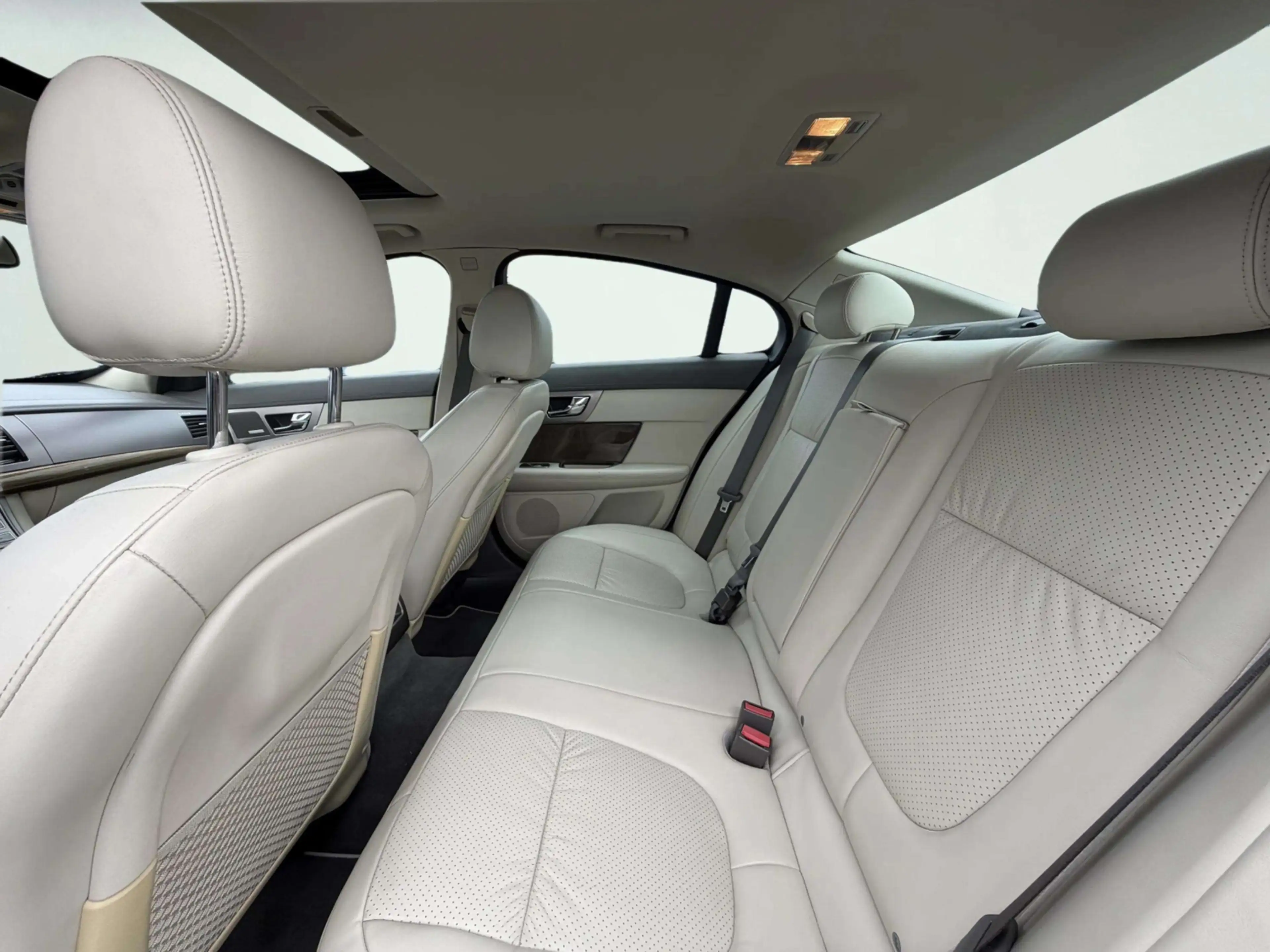 Jaguar XF 4.2 V8 SV8 Supercharged | Bowers & Wilkins | Panor — photo 11