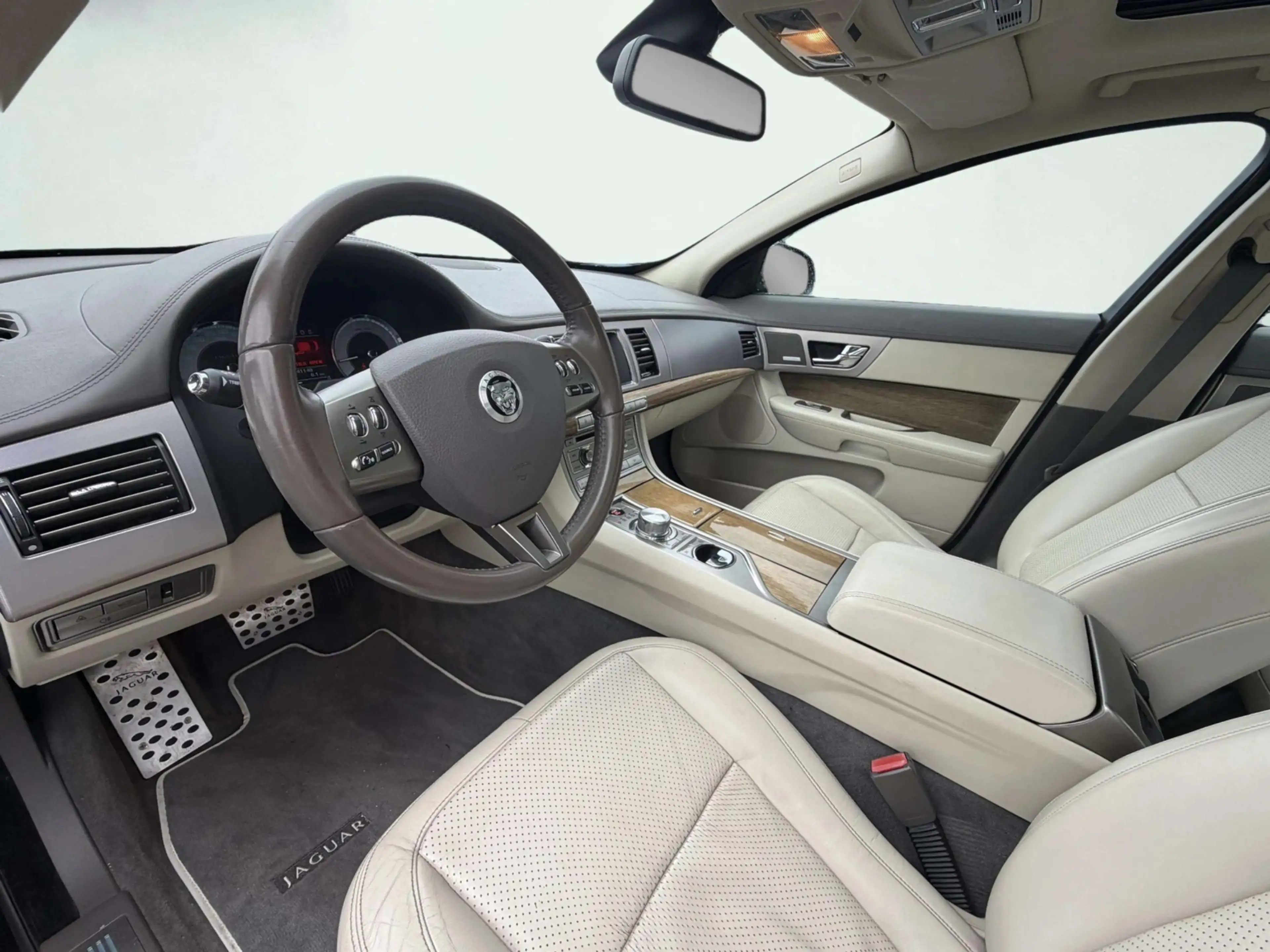 Jaguar XF 4.2 V8 SV8 Supercharged | Bowers & Wilkins | Panor — photo 5