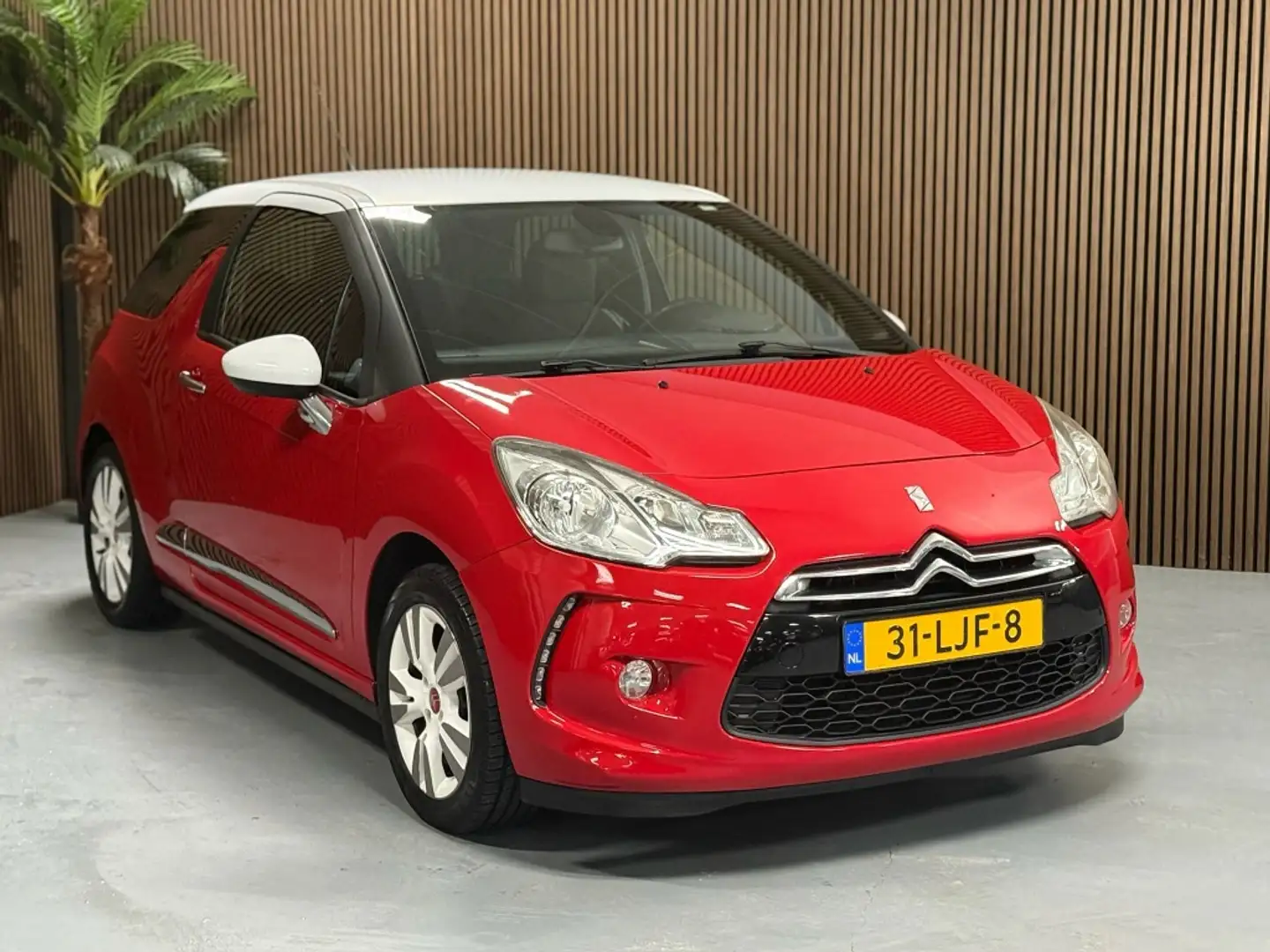 Citroen DS3 1.6 So Chic Rood - 2
