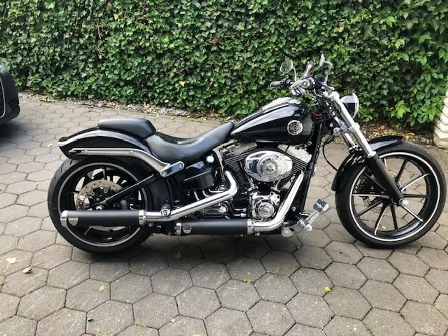 Harley-Davidson Breakout Penzl, 240-Reifen u.s.w. Schwarz - 2