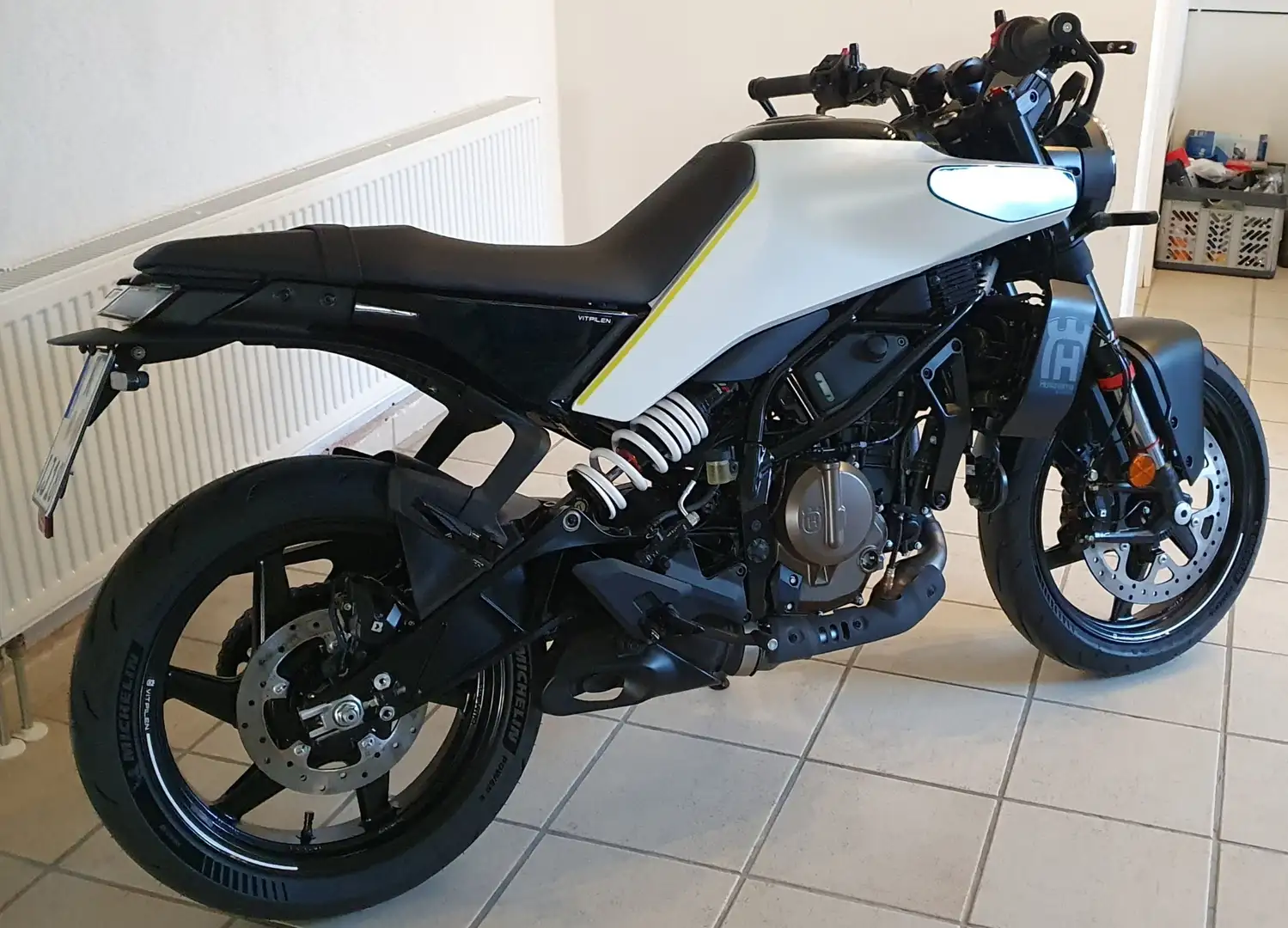 Husqvarna Vitpilen 401, viele Extras Alb - 1