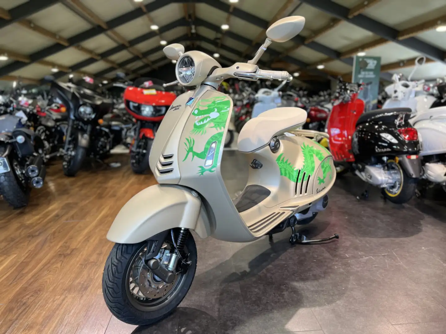 Vespa 946 DRAGON Beżowy - 2