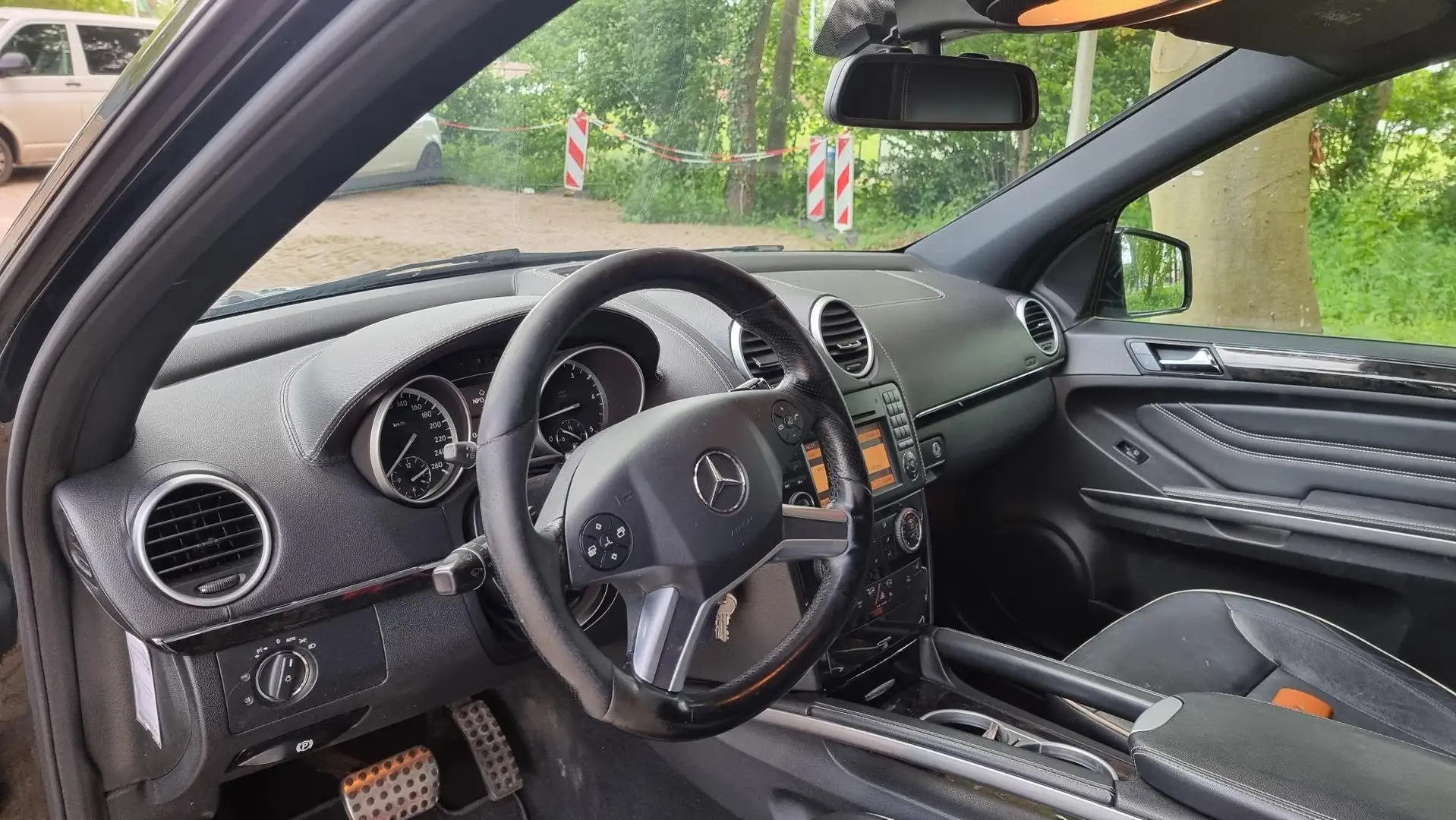 Mercedes-Benz ML 300 ML 300 BlueEFF. Чёрный - 2