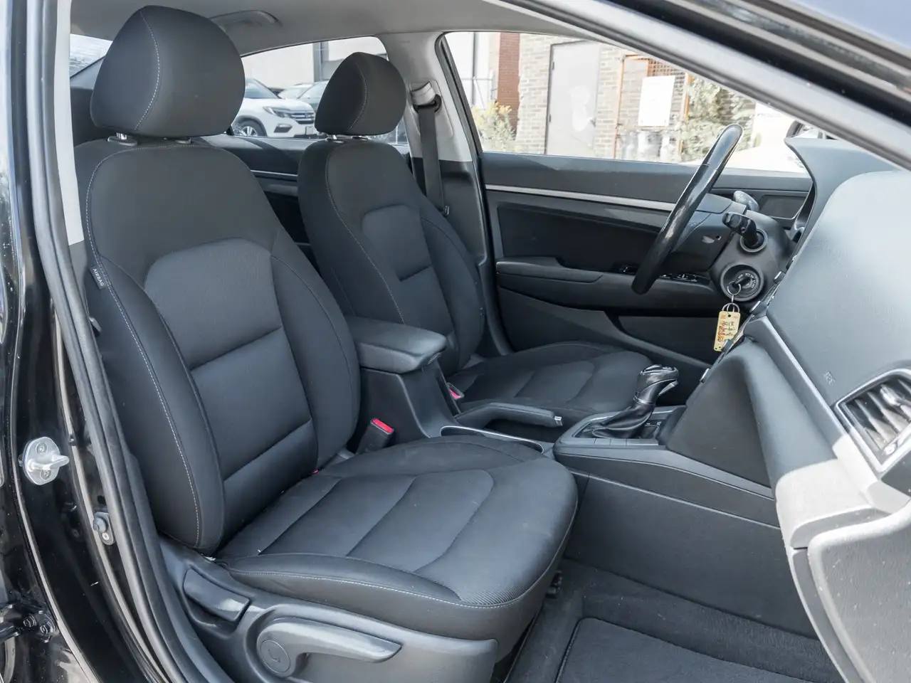 Hyundai ELANTRA снимка Hyundai ELANTRA