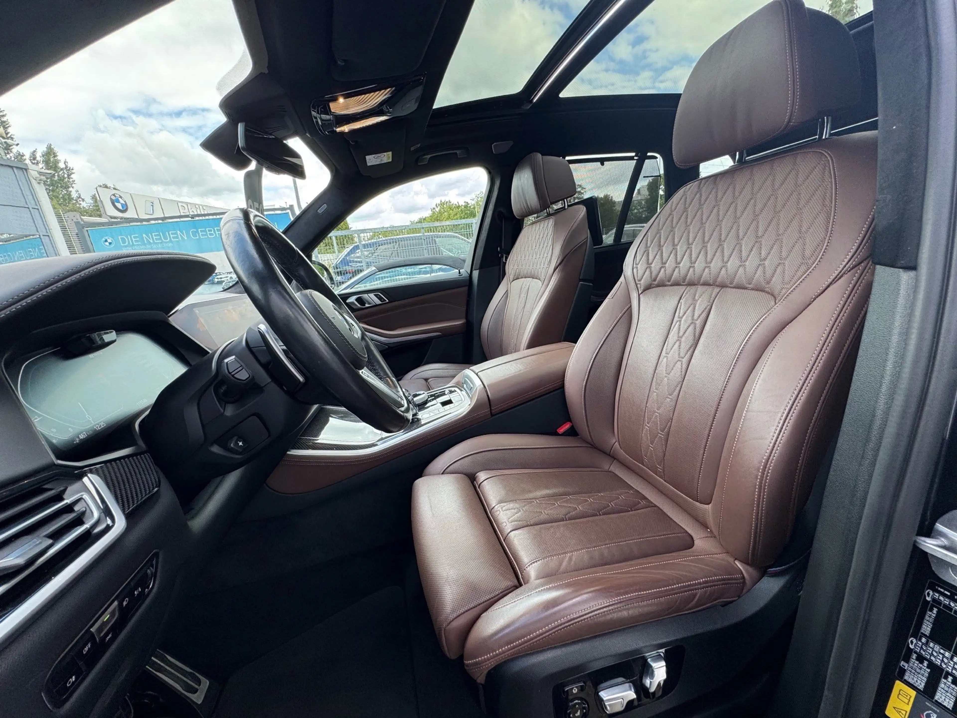 BMW X5 xDrive45e M Sport Luft TV Pano Laser AHK B&W — photo 6