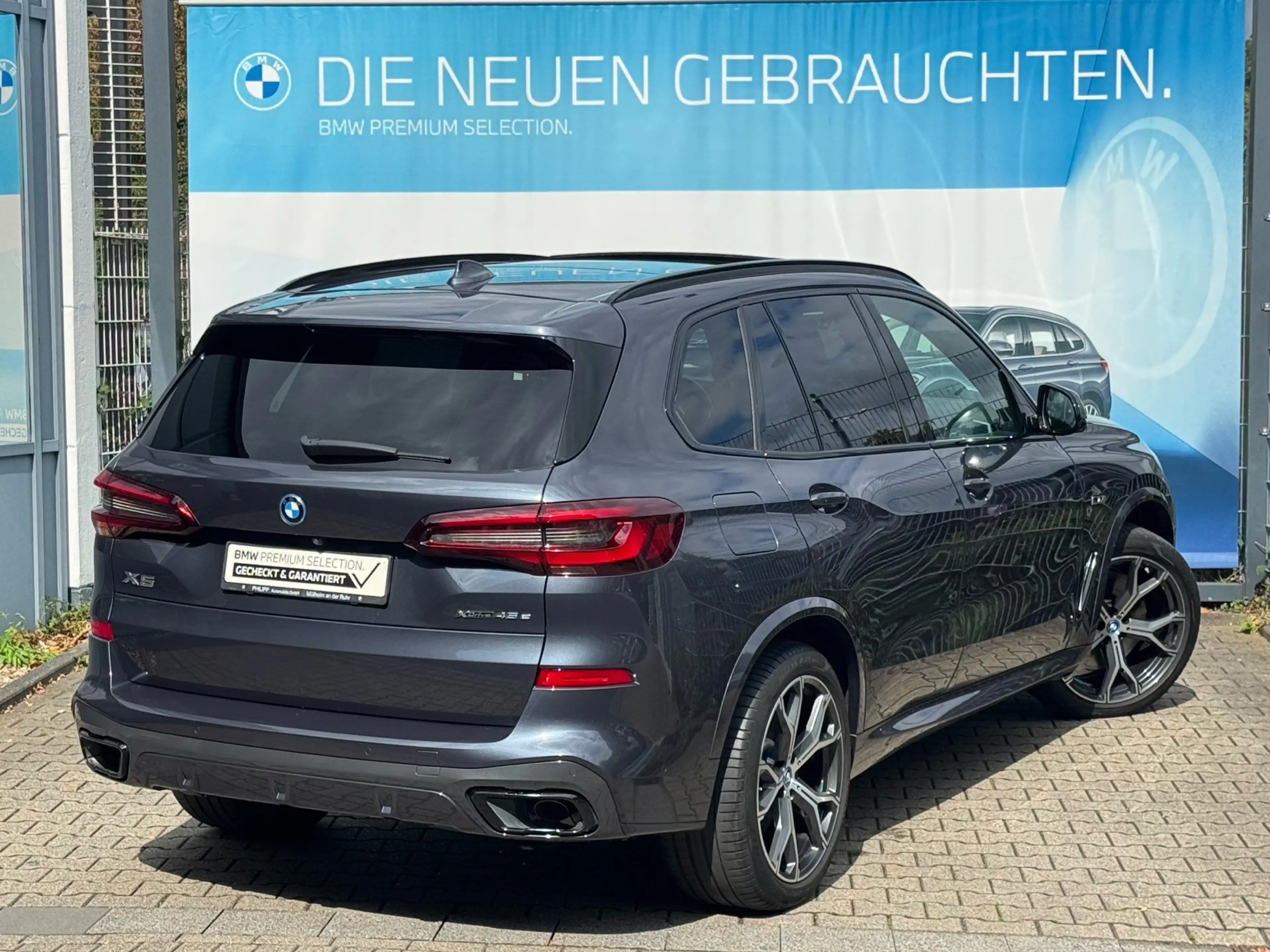 BMW X5 xDrive45e M Sport Luft TV Pano Laser AHK B&W — photo 2