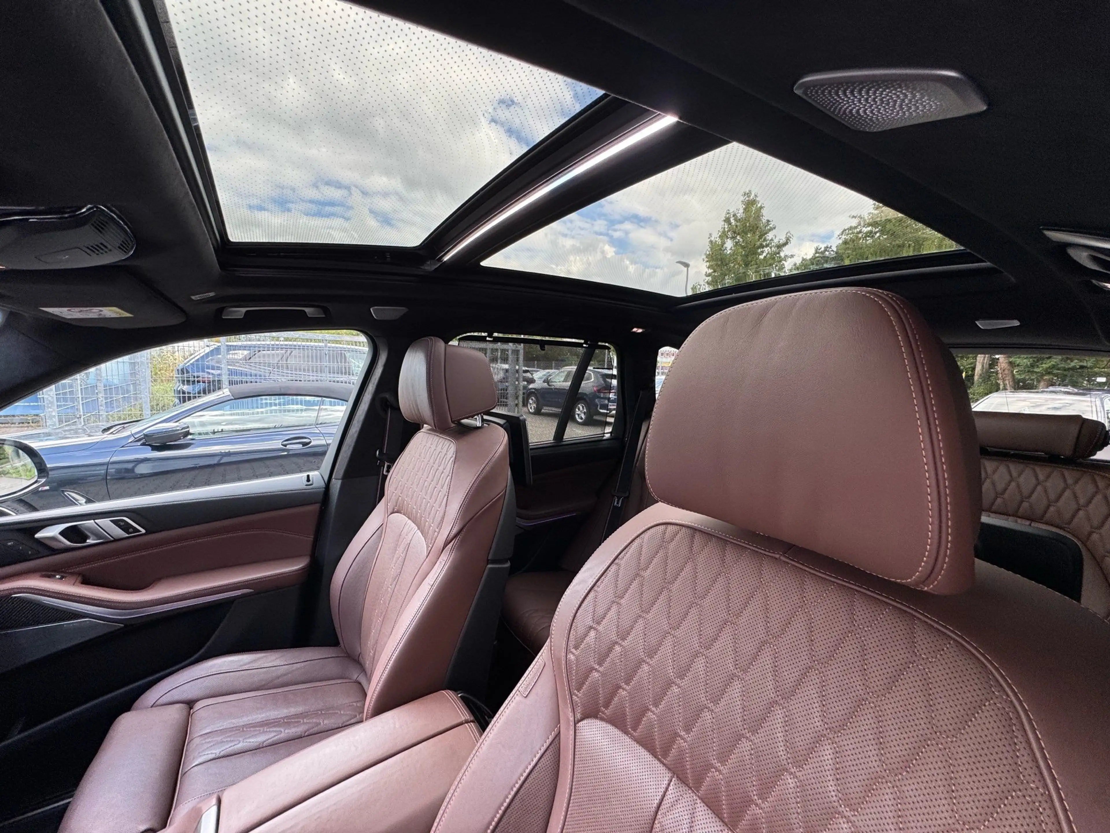 BMW X5 xDrive45e M Sport Luft TV Pano Laser AHK B&W — photo 8