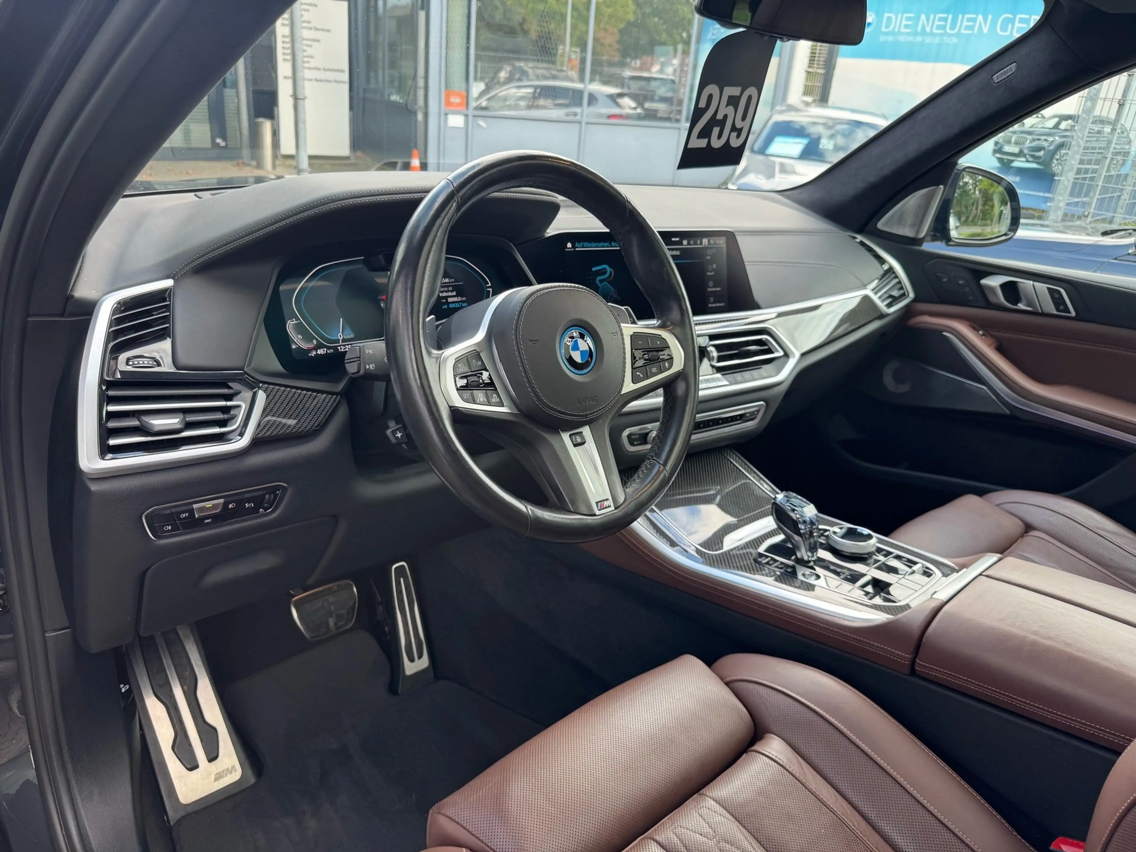 BMW X5 xDrive45e M Sport Luft TV Pano Laser AHK B&W — photo 4