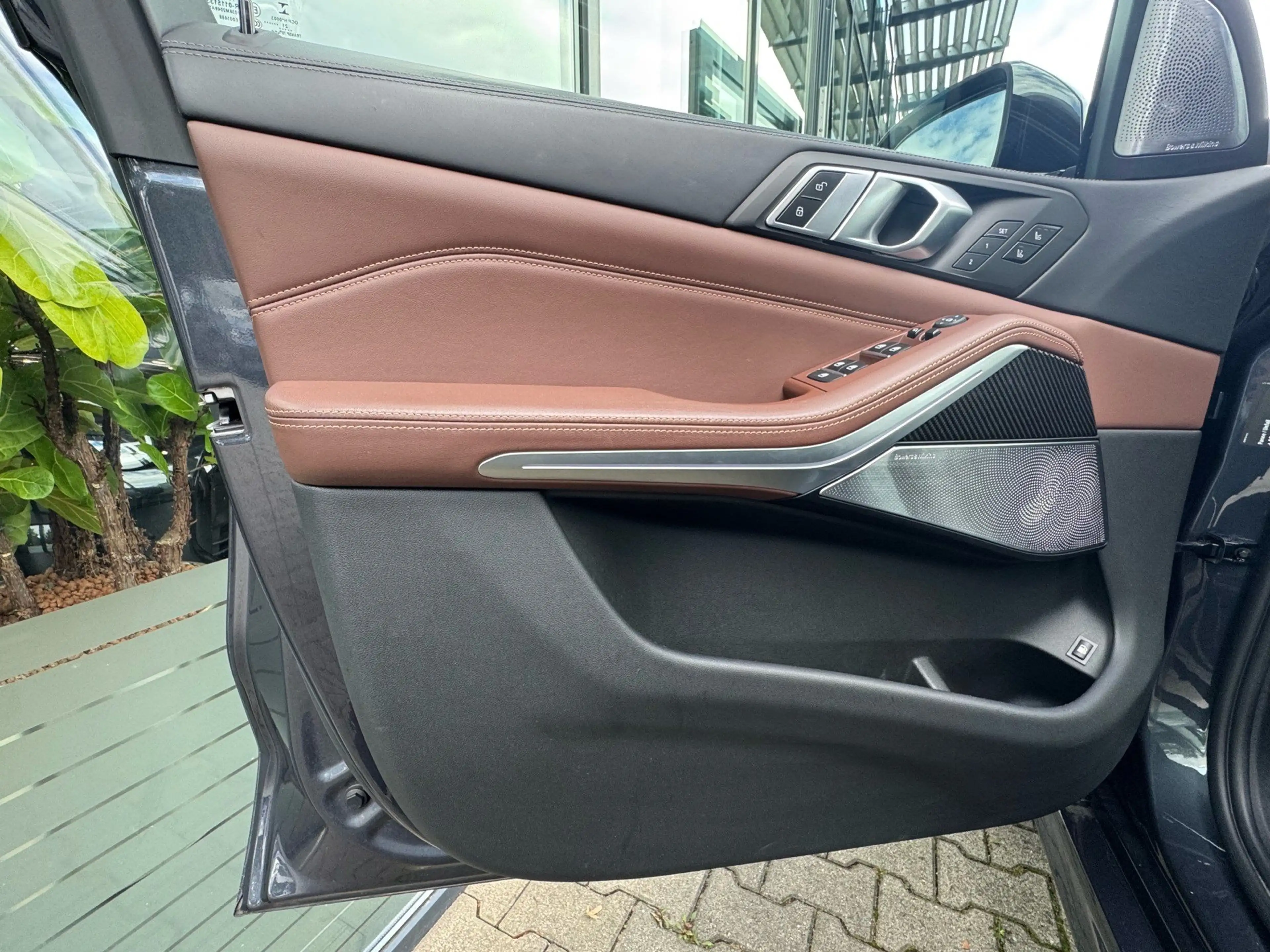 BMW X5 xDrive45e M Sport Luft TV Pano Laser AHK B&W — photo 5