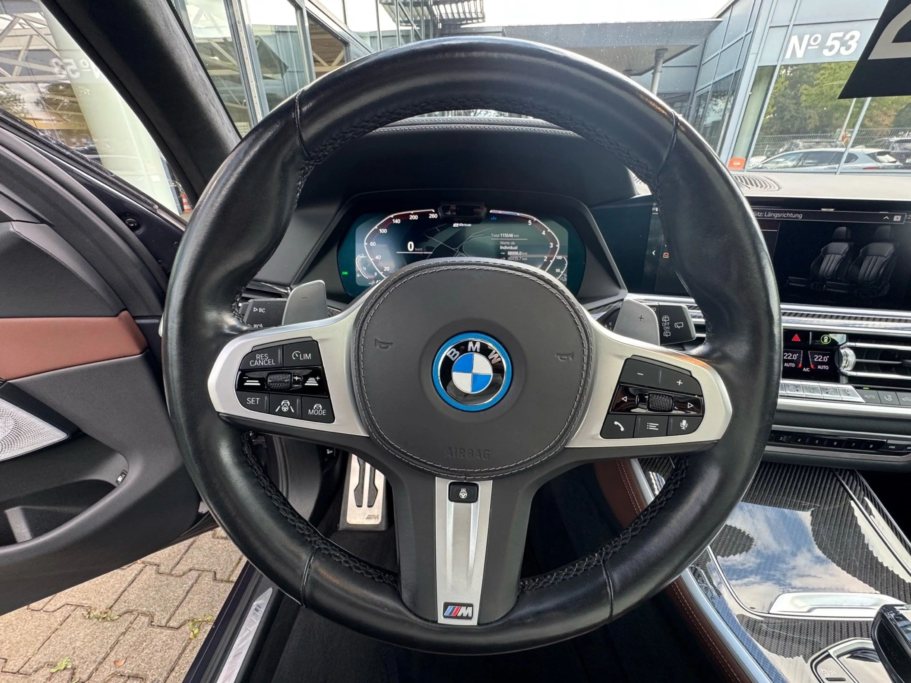 BMW X5 xDrive45e M Sport Luft TV Pano Laser AHK B&W — photo 7