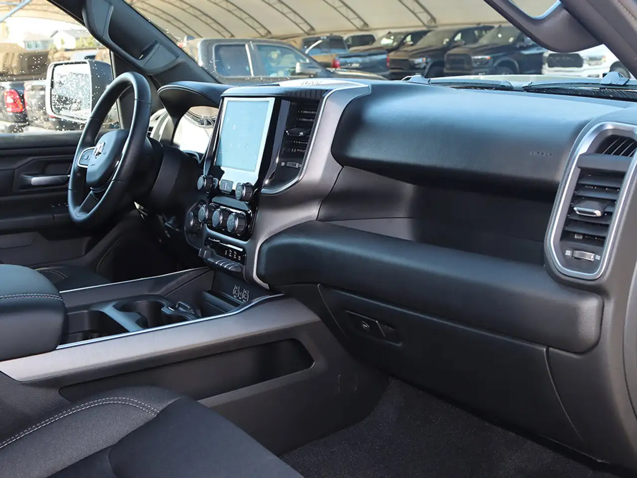 RAM 1500 снимка RAM 1500